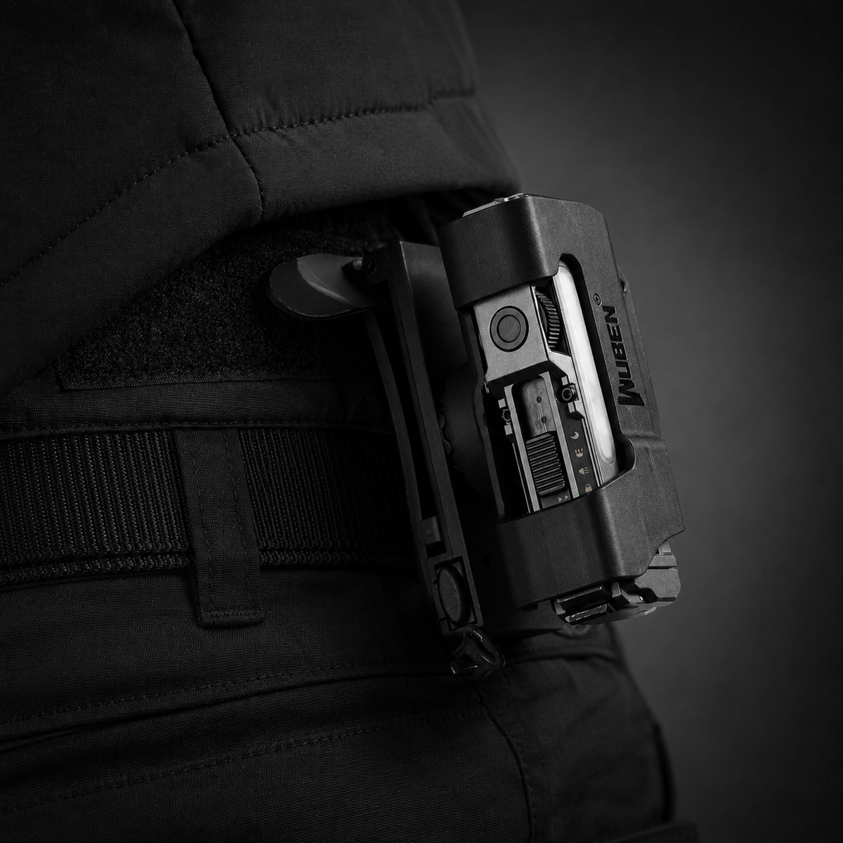Wuben X4 Compact Multi-Función 1500 Lumen EDC Tactical Flashlight